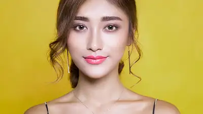 Jak skutecznie walczyć z przebarwieniami skóry jesienią