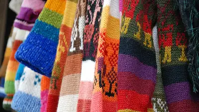 Swetry damskie – modne i wygodne modele na każdą okazję