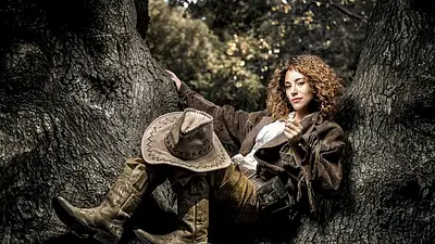 Moda lat 90.: Trendy, które wracają do garderoby