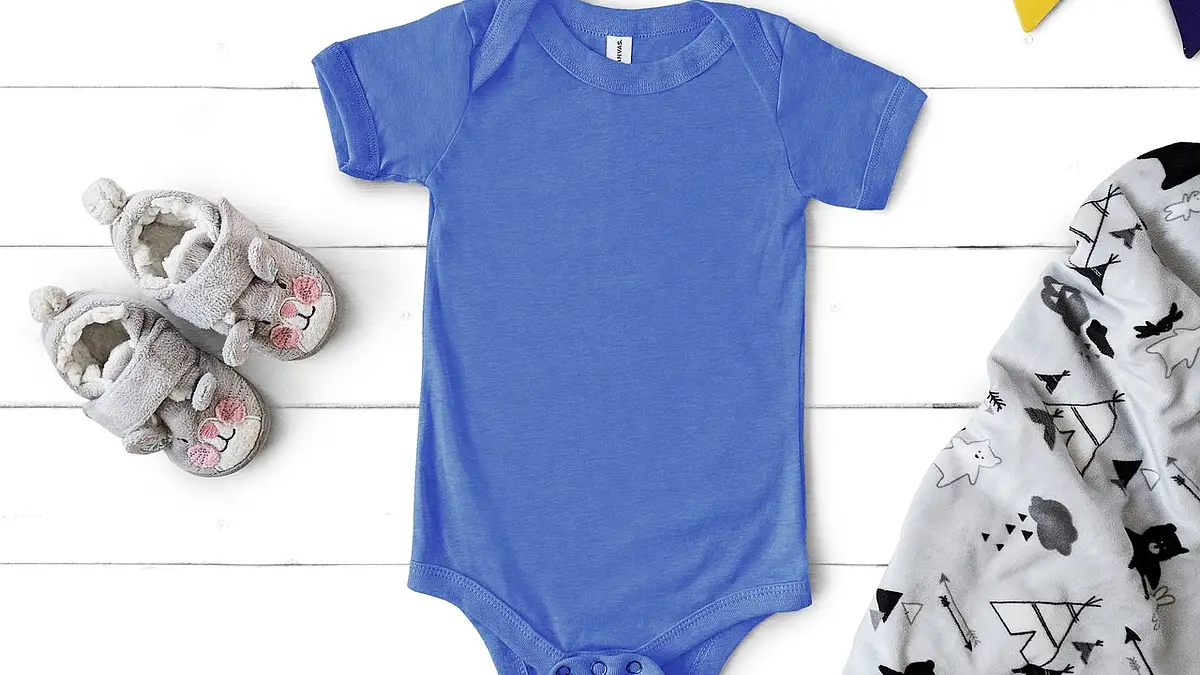 Jak wybrać idealny t-shirt męski i damski – poradnik 2025