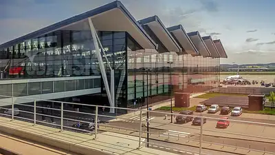 Lotnisko Gdańsk: Loty, Dojazd i Usługi 2025