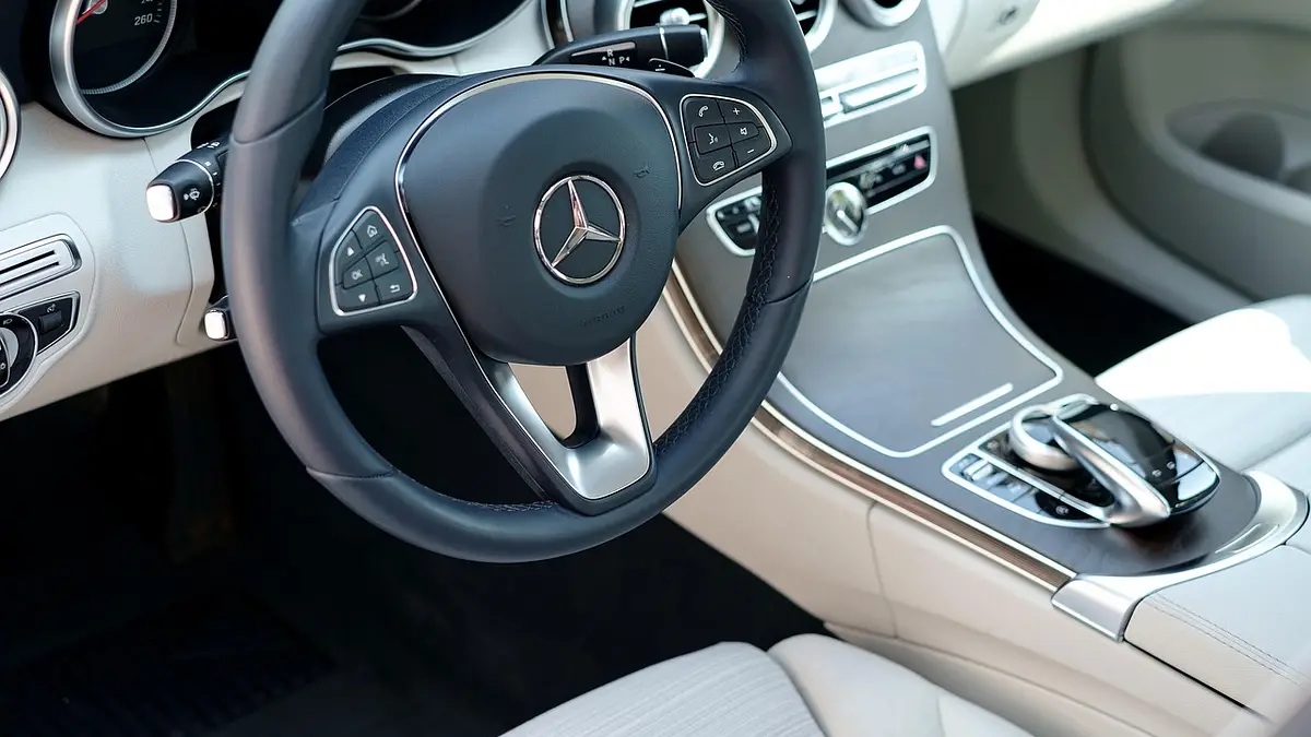 Jak bezpiecznie umyć silnik samochodu - poradnik krok po kro