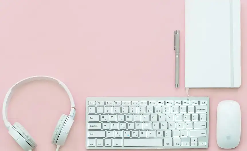 Funkcjonalna przestrzen biurowa w malym metrazu