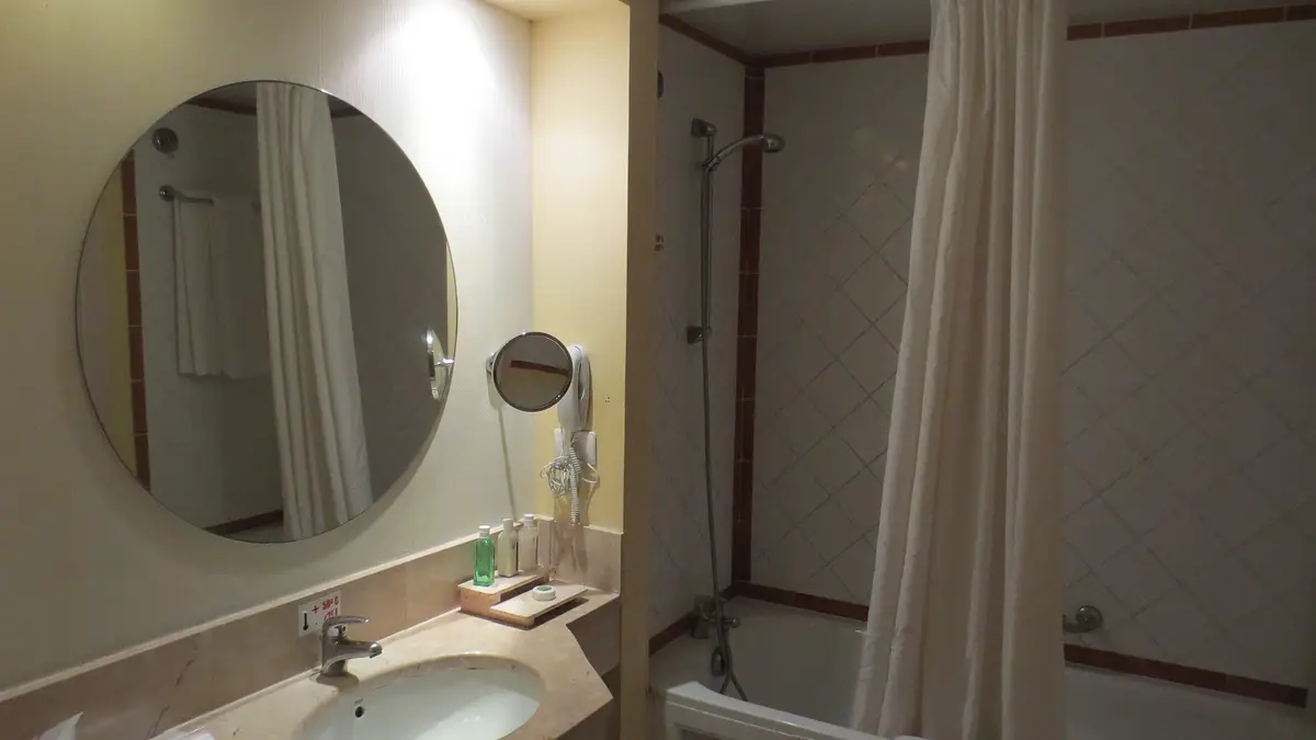 Jak wybrać idealne lustro łazienkowe? Poradnik 2025