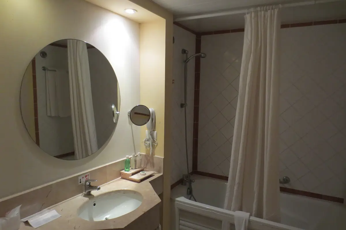 Jak wybrać idealne lustro łazienkowe? Poradnik 2025