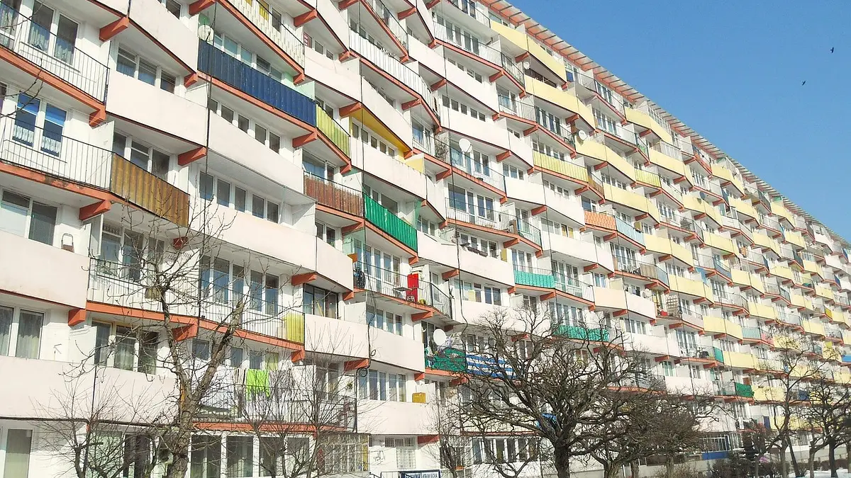 Falowiec Gdańsk – Najdłuższy Budynek i Ikona Modernizmu