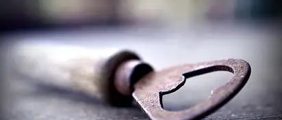 Jaki otwieracz do butelek wybrać? Poradnik 2023