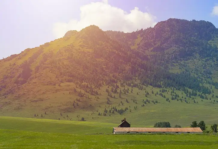 Latarki ładowalne – zalety i wybór najlepszego modelu