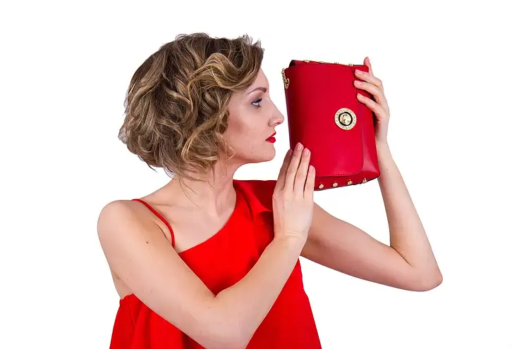 Wiklinowe torebki – powrót mody na naturalne dodatki