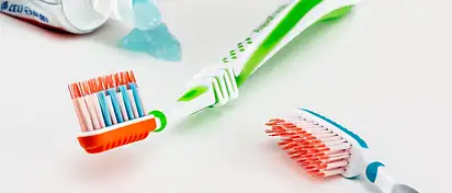 Jak dbać o szczoteczkę do zębów? Porady i triki