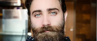 Jak dbać o brodę? Poradnik 2023