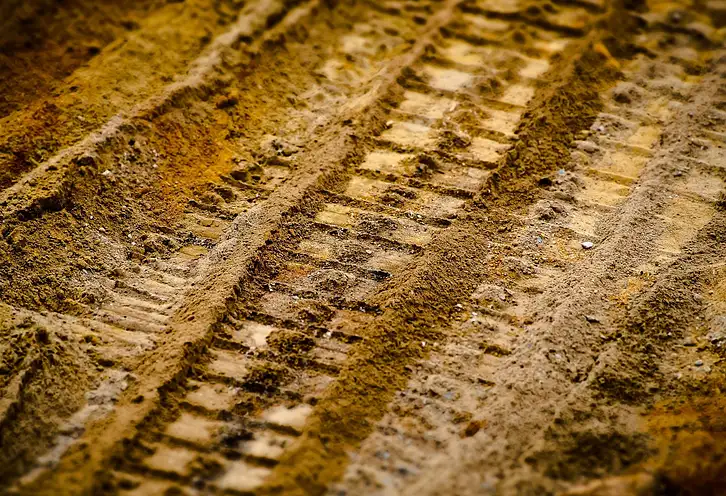 Kiedy wymienić opony na nowe? Porady