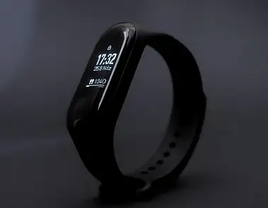 Najlepsza opaska sportowa na treningi – przewodnik