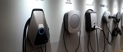 Ładowarki do aut elektrycznych z magazynem energii