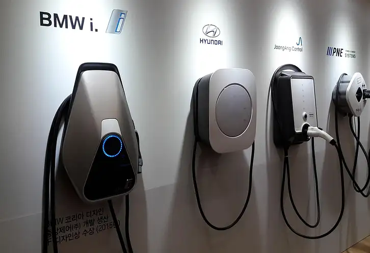 Ładowarki do aut elektrycznych z magazynem energii