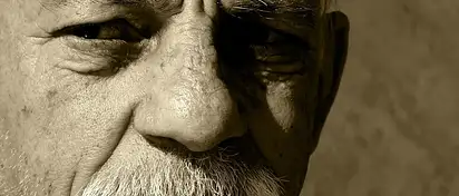 Jak nosić czarne jeansy męskie: porady