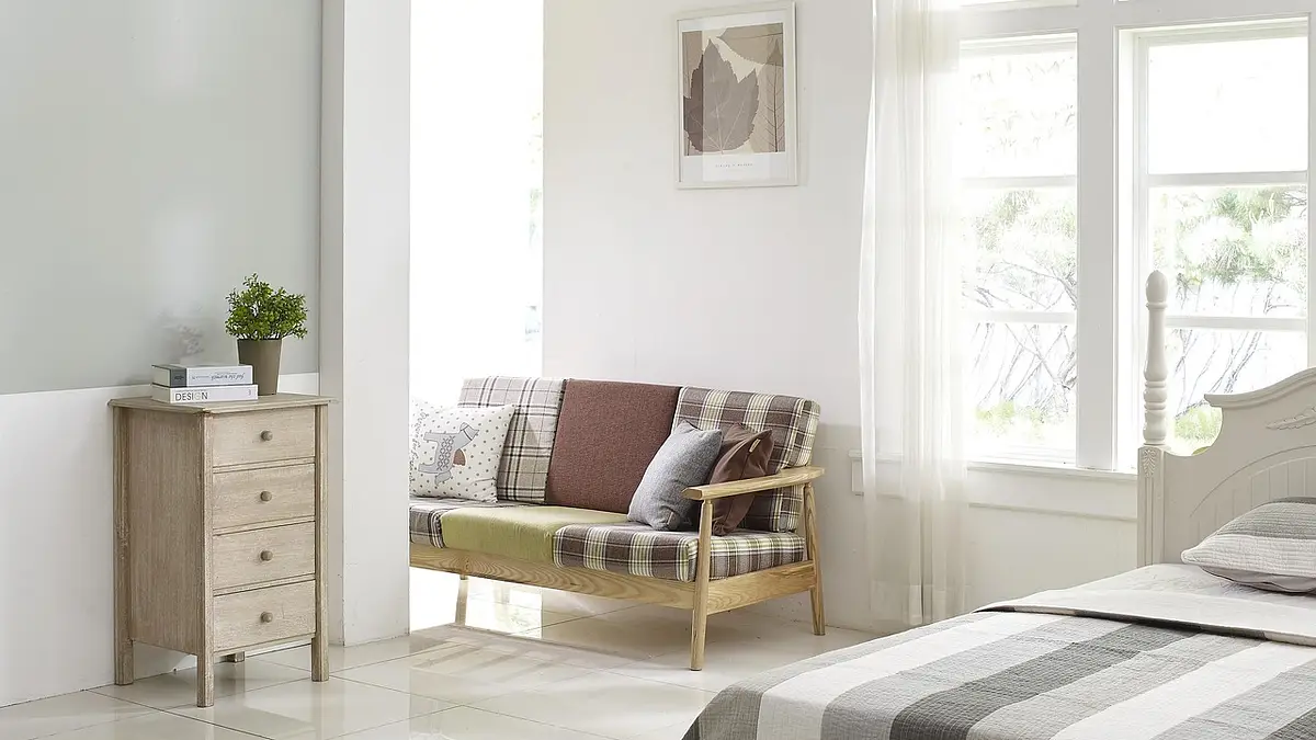 Rozkładana sofa – zalety, wady i praktyczne porady
