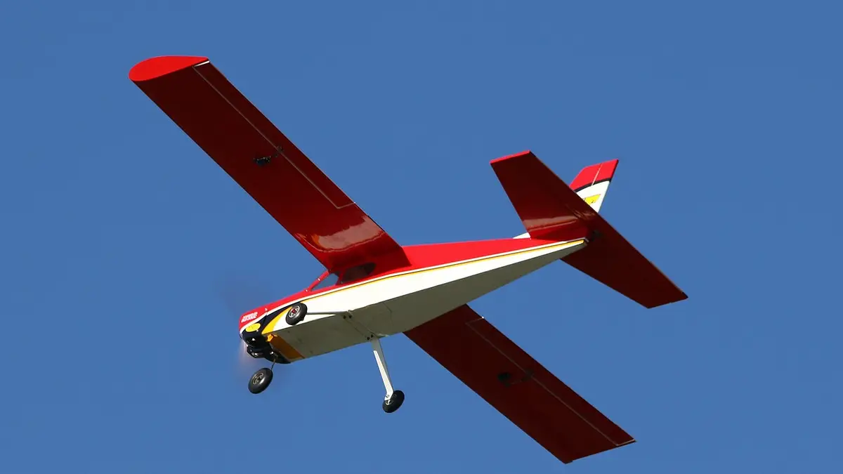 Samolot na pilota – jak wybrać najlepszy model RC?